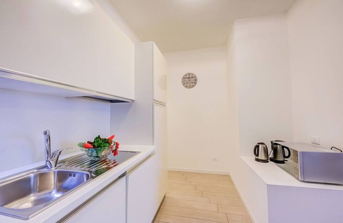 Gaino Apartamento | Casa Bougainville with pool and lake view