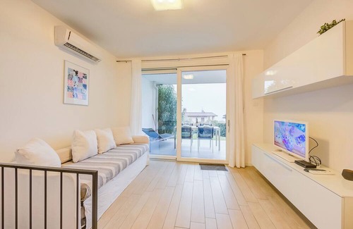 Gaino Apartamento | Casa Bougainville with pool and lake view