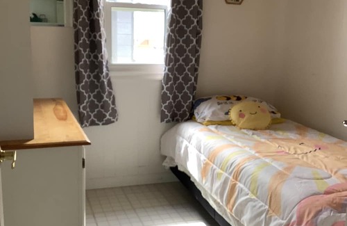 Alberta Beach Cabaña | Bumblebee Cottage in Alberta Beach