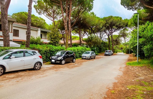 Principina a Mare Apartamento | Apartment 'Via Dell'anguilla' with Private Terrace, Private Garden and Balcony