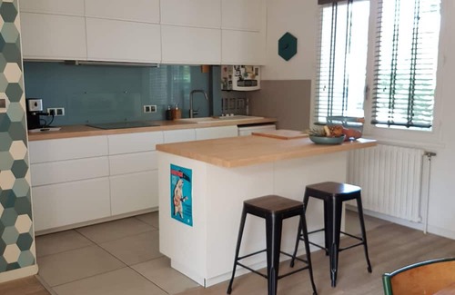 Crest Casa | Town house with covered terrace and large garden