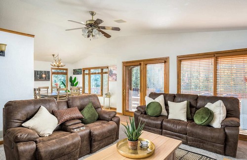 Evergreen Cabina | Mountain View Apartment Near Downtown & Trails