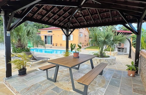 Sainte-Rose Casa | Le Volcan - Swimming pool and barbecue