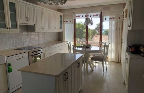 Ildır Koyu Casa | 4-bedroom villa for 9-Guest in gorgeous Sifne Cesme with WiFi