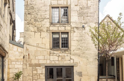 Painswick Casa | This house is a 5 bedroom(s), 5 bathrooms, located in Cotswolds, .