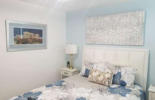 Cerro Gordo Apartamento | Villa Santorini Cozy 3-bedroom apartment in welcoming Bayamon with AC, WiFi