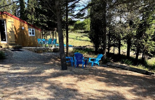 Siran Chalet De Esquí | Chalet in a peaceful setting with a pool