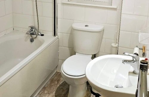 Stone Casa | Clean cosy& Large Bedroom in Dartford - Close to all amenities & Central London