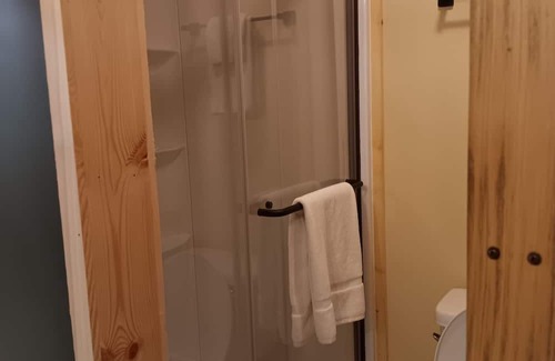 Lynn Garden Cabina | RECONNECT to nature with cozy cabin near Church Hill, TN