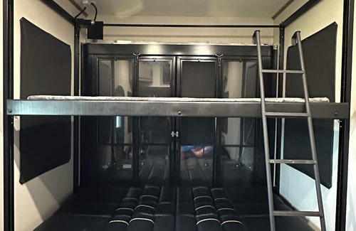 Cascade Casa | Luxury RV! Panoramic views of Cascade - Perfect for a Relaxing Getaway!