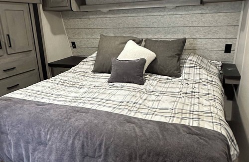 Cascade Casa | Luxury RV! Panoramic views of Cascade - Perfect for a Relaxing Getaway!