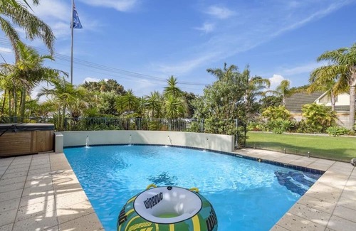 Auckland Casa | Large family house on waterfront