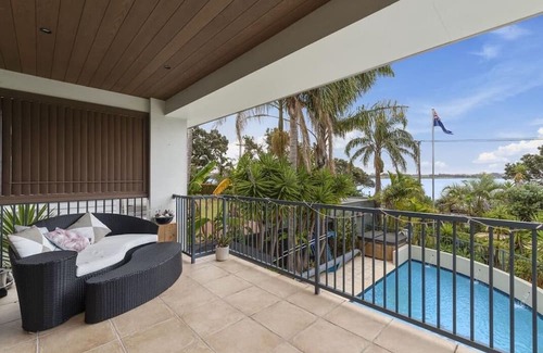 Auckland Casa | Large family house on waterfront