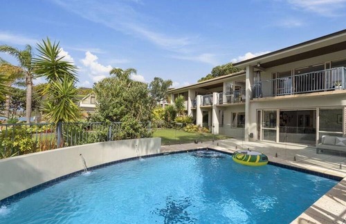Auckland Casa | Large family house on waterfront