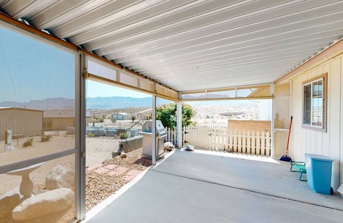 Meadview Casa | 3bd, dog-friendly home with central AC