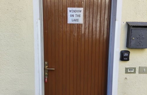 Stazzona Apartamento | Casa Vacanze "window on the Lake"