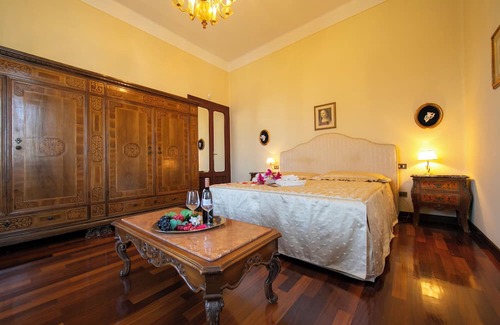 Desenzano del Garda Villa | Villa Barbara - Five Bedroom Villa, Sleeps 8