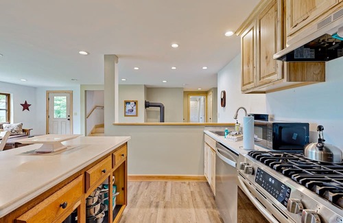 Franconia Casa | Cozy two-story mountain home with beautiful views & furnished patio
