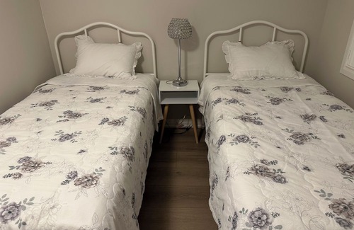 Niagara Falls Casa | K Niagara Guesthouse(Cherry & Mint)