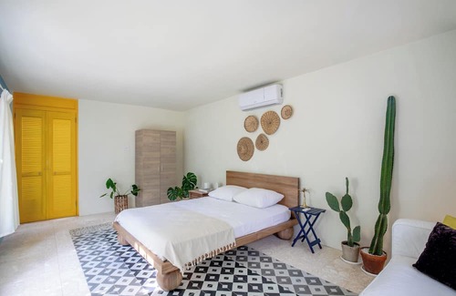 Shiribana Cabaña | Cozy 2-bedroom cottage in brilliant Paradera with AC, WiFi