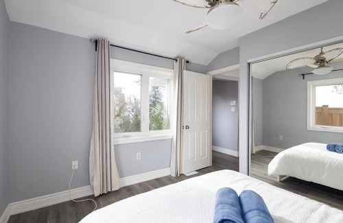 Stoney Creek Cabaña | Beautiful 3Br Waterfront Cottage Located Directly on Lake Ontario!