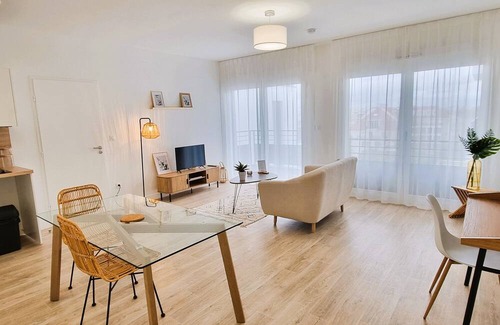 Rueil-Malmaison Apartamento | Very nice 2-room apartment in the center of town. Access by bus, RER
