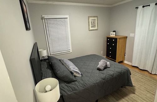 Fulton Casa | Charming 2-bed Suite with AC &WiFi ^^50th & France ONLY 1m to Lake Harriet!!