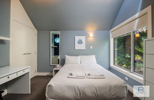 Westmere Casa | Westmere Poolside Retreat (by Furnished Rentals)