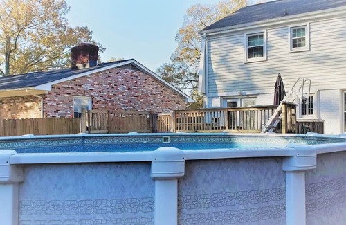 Hampton Casa | Dog Lover's Haven - Room in the Heart of Hampton