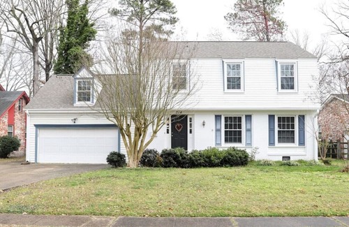 Hampton Casa | Dog Lover's Haven - Room in the Heart of Hampton