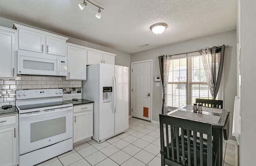 South View Casa | Convenient Hope Mills Home ~ 6 Mi to Fayetteville!
