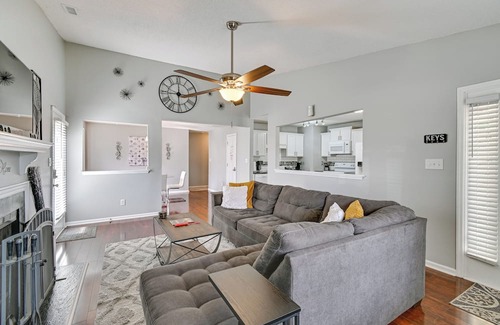 South View Casa | Convenient Hope Mills Home ~ 6 Mi to Fayetteville!