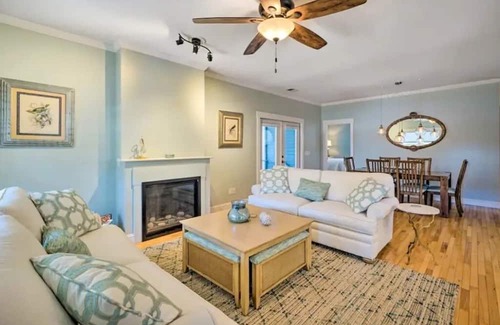 Southport Cabaña | Charming 3-bedroom cottage with Hot Tub in lovely Southport!