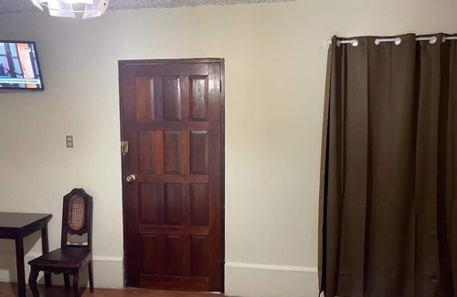 Zona 18 Apartamento | Cozy central studio in Ciudad Guatemala w/WiFi, high cleaning/security standards