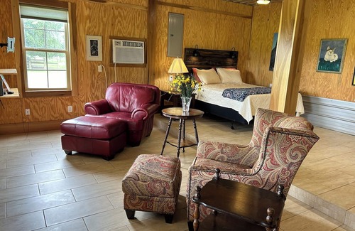 Perkinston Casa | Charming barn apartment located at Stonnington Farm in Perkinston.