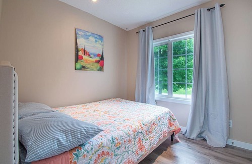 Victoria Harbour Cabaña | Robin's Point - Three Bedroom Cottage, Sleeps 6