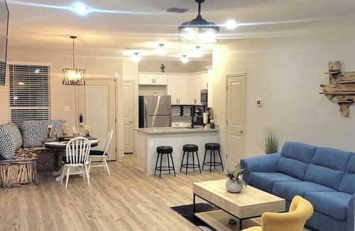 Southside Casa | Stunning & Spacious Sleeps 16 BMT Graduations