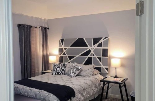 Southside Casa | Stunning & Spacious Sleeps 16 BMT Graduations
