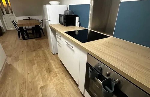 Ruille-en-Champagne Apartamento | Homerez - Apt in Ruillé, Parking