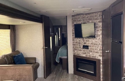 Clarksville Casa | Cozy Camper at Bear Creek
