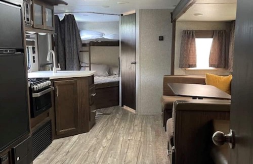 Clarksville Casa | Cozy Camper at Bear Creek
