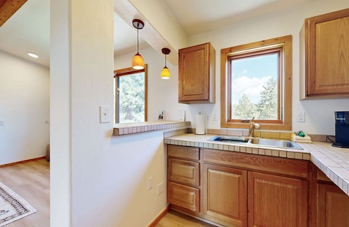 Durango Apartamento | Comfortable rental with kitchenette, streaming TV & great views