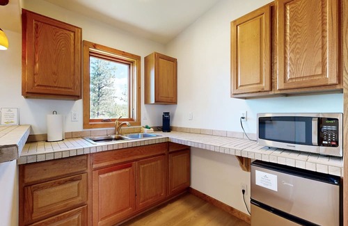 Durango Apartamento | Comfortable rental with kitchenette, streaming TV & great views