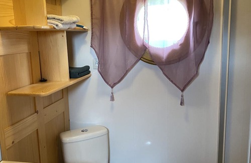 Saint-Pardoux Casa | Mobile Home 'Roulotte Flamenca' with Shared Pool, Wi-Fi and Air Conditioning