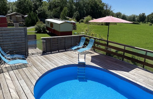 Saint-Pardoux Casa | Mobile Home 'Roulotte Flamenca' with Shared Pool, Wi-Fi and Air Conditioning