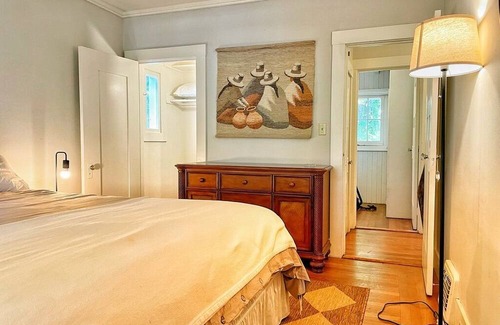 San Mateo Park Cabaña | Cozy 2-bedroom cottage in gorgeous San Mateo Park with WiFi, fitness room option