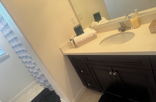 Manteca Casa | Very spacious fully furnished home for family & professionals.