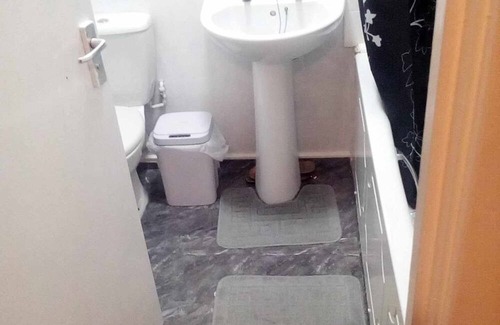 Dover Casa | Double bedroom located in a quiet place walking distance to seaside and town