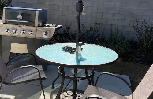 Bakersfield Casa | Beautiful and fun art house. Near lake and walking park.