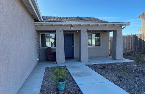 Bakersfield Casa | Beautiful and fun art house. Near lake and walking park.